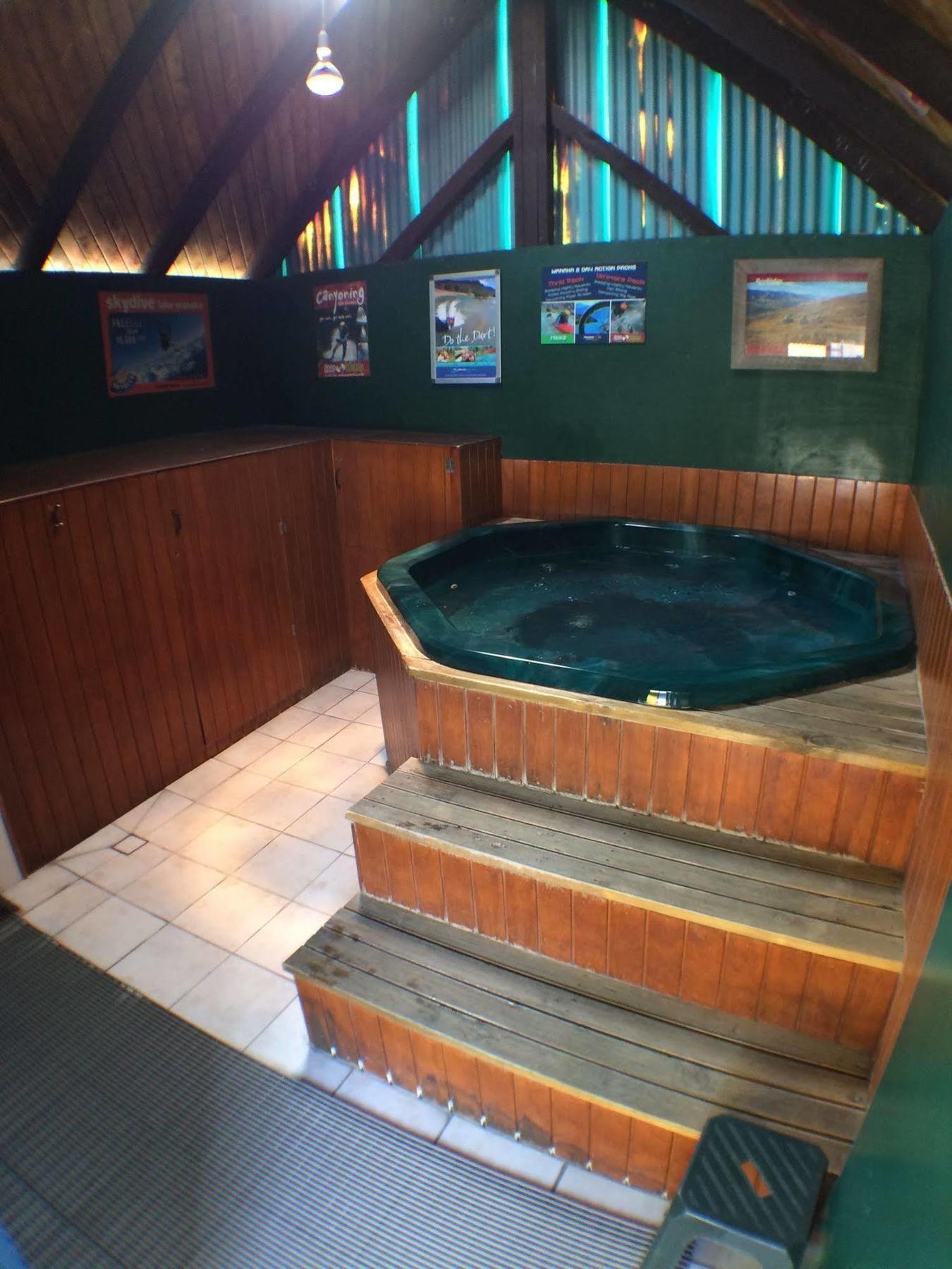 Mt Aspiring Holiday Park Wanaka Esterno foto